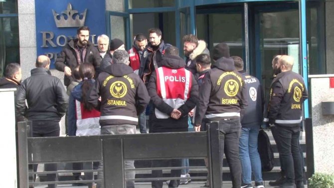 Onlarca Kişiyi Dolandıran Emlak Şirketinin Kadıköy’deki Ofisine Polis Baskını