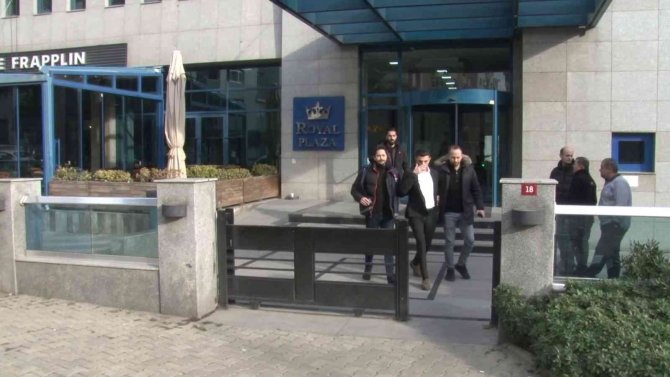 Onlarca Kişiyi Dolandıran Emlak Şirketinin Kadıköy’deki Ofisine Polis Baskını