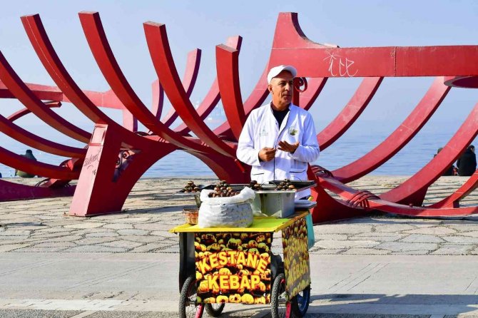 İ̇zmir’de Sokak Satıcıları Artık Zabıtadan Kaçmayacak