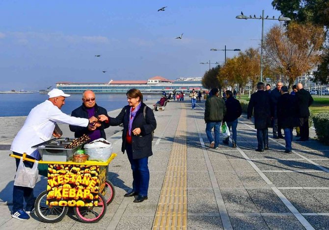 İ̇zmir’de Sokak Satıcıları Artık Zabıtadan Kaçmayacak