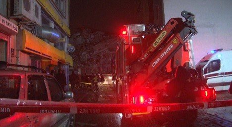 İ̇zmir’de Yıkım Aşamasındaki Eski İ̇l Emniyet Müdürlüğü Binası Çöktü