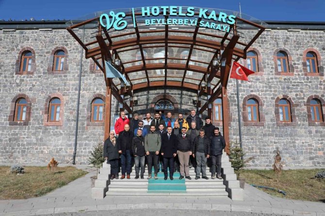Vali Öksüz, Gazetecilerle Bir Araya Geldi