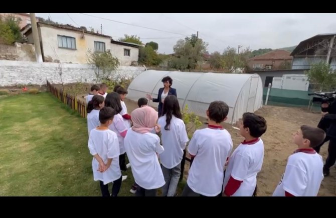 Köy Yaşam Merkezi’ndeki Seralarda Minik Ellerle Umutlar Yeşeriyor