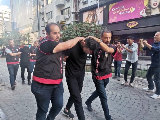 Kur’an-ı Kerim’i Yırtıp Yakan Sanıklara 4.5 Yıla Kadar Hapis Talebi