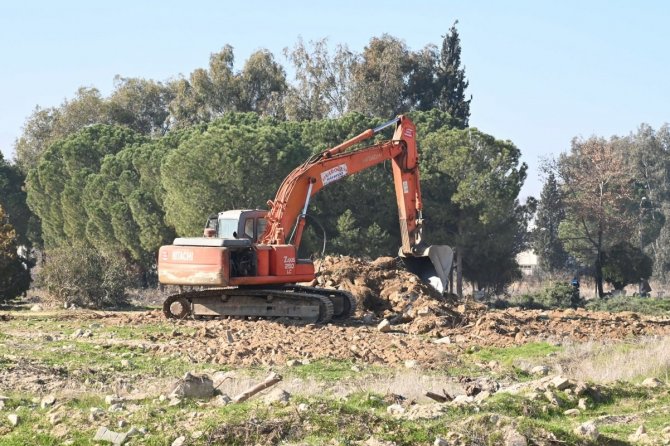 Alaşehir’in 25 Milyonluk Güneş Enerjisi Santralinde İlk Kazma Vuruldu