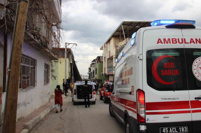 Manisa’da Şiddetli Rüzgar Çatıyı Uçurdu
