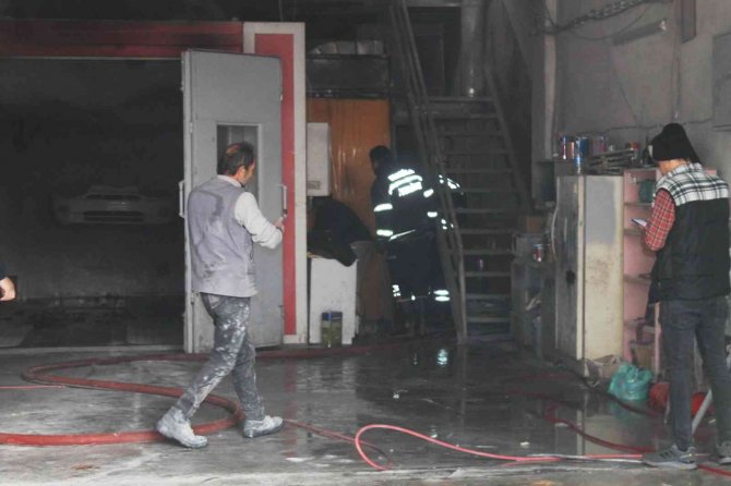 Oto Boya Atölyesinde Yangın Korkuttu