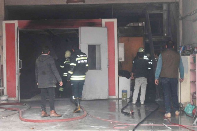 Oto Boya Atölyesinde Yangın Korkuttu