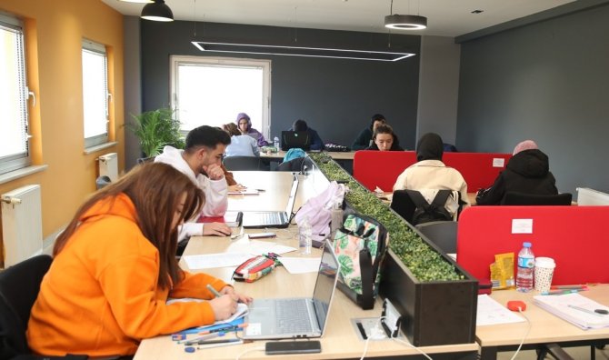 Gençlere Kucak Açan Merkeze Büyük İlgi