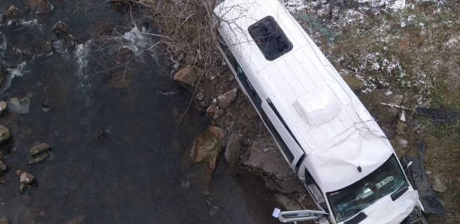 Ordu’da Öğrenci Servisi Köprüden Uçtu: 4 Öğrenci Yaralı