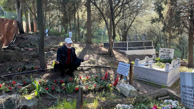 Hayattayken Mezarını Yaptı, Her Gün Gidip Üzerinde Yatıyor