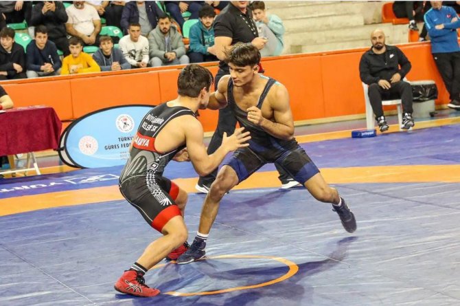 Büyükşehir Sporcuları Minderde Önemli Başarılar Elde Etti