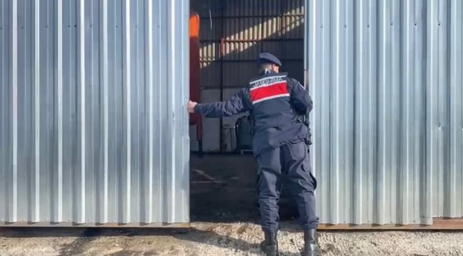 Eski Tavuk Çiftliğinde Kaçak Akaryakıt Üretiyordu Yakalandı