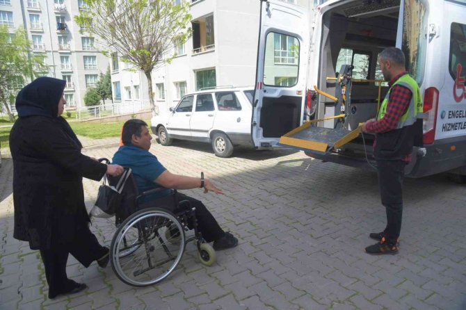 ‘Engelsiz Araç’ İle 4 Bin 222 Ulaşım Hizmeti
