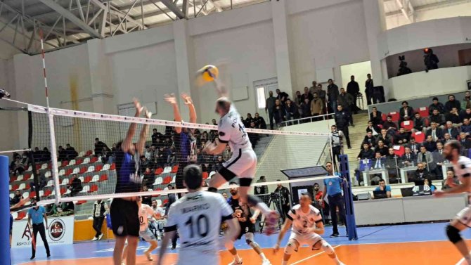 Efeler Ligi 14. Hafta: Türşad: 3 - Hatay Büyükşehir Belediye: 1