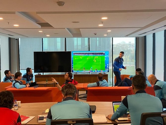 Pawel Gil’in Ocak Ayı Var Kadrosu Eğitimi Gerçekleşti