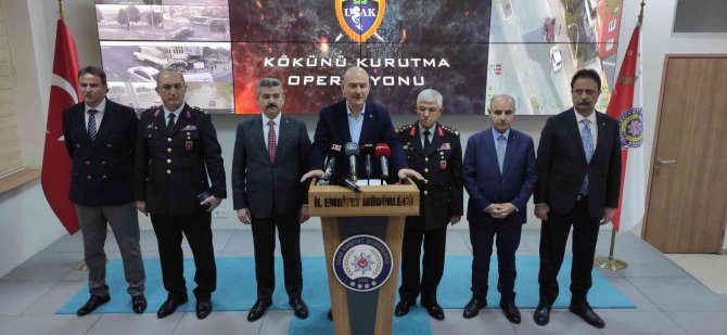 Uşak’ta 120 Kişinin Gözaltına Alındığı ’Kökünü Kurutma Operasyonu’nu Bakan Soylu Yönetti