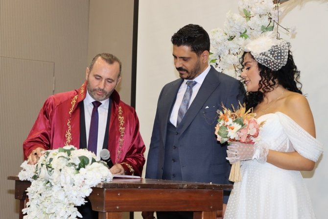 Yalova Merkezde 2022’de Bin 186 Çift Evlendi
