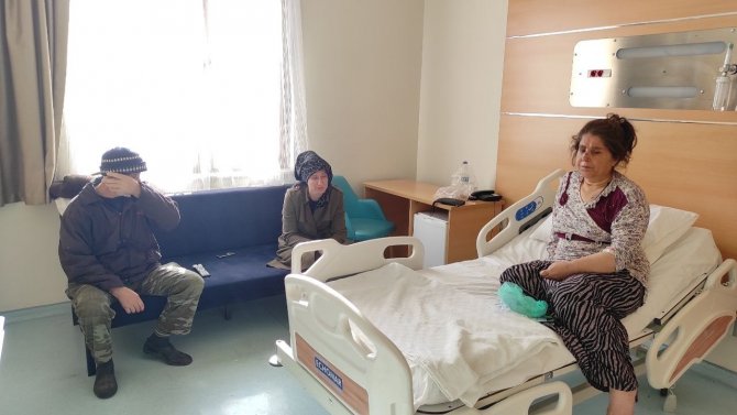 Boşanmakta Olan Eşinin Evini Tüfekle Bastı, Kayınpederi Ve Kayınvalidesini Yaraladı