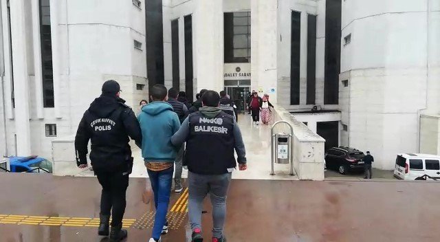Balıkesir’de Uyuşturucu Operasyonunda 544 Gram Metamfetamin Ele Geçirildi, 5 Kişi Tutuklandı