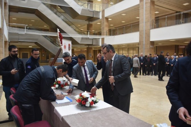 Adana’da Adliyesinde Kitap Bağışı Kampanyası