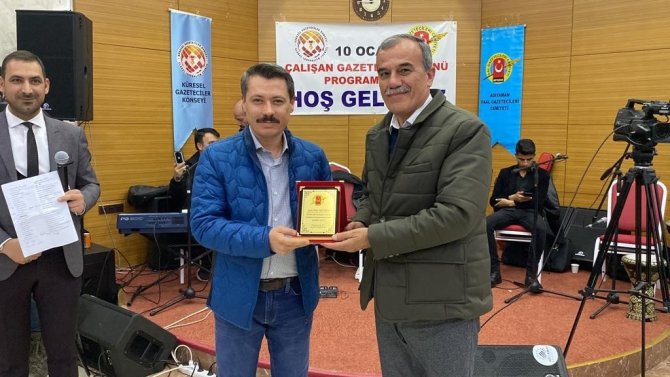 İ̇ha Muhabiri Ahmet Arslantaş’a Plaket