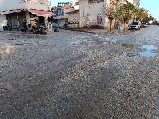 Soğuk Hava Buzlanmaya Neden Oldu