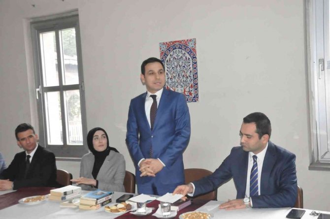 Sandıklı’da ‘Kitap İ̇yileştirir’ Projesi
