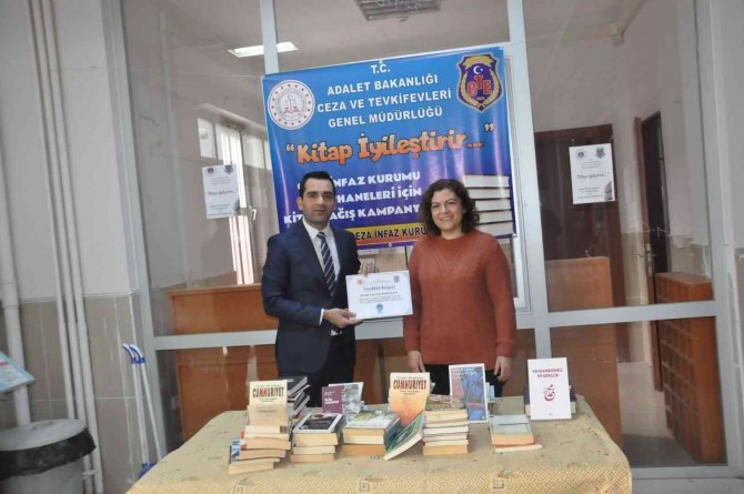 Sandıklı’da ‘Kitap İ̇yileştirir’ Projesi