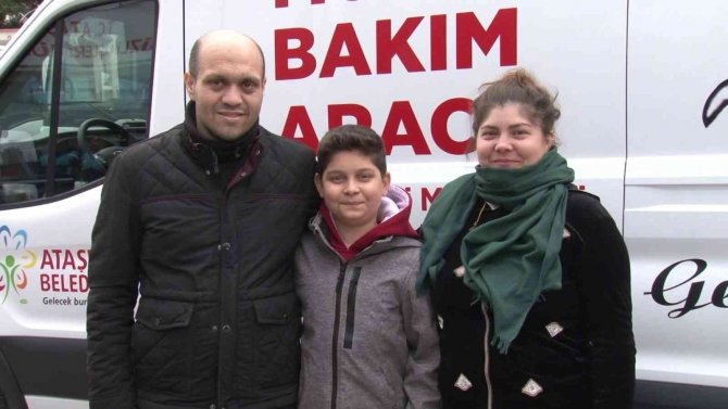 Ataşehir’de, Çocuğun Çöpe Attığı Cüzdan Ve Telefonu Temizlik Personelleri Didik Didik Arayarak Buldu