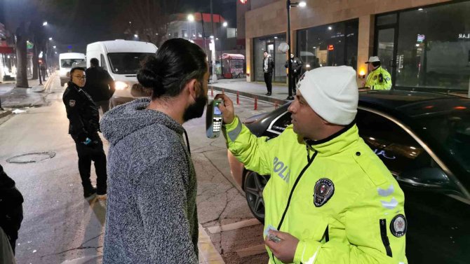 Ehliyetsiz Ve Alkollü Sürücünün Polislere Söylediği Sözler Pes Dedirtti