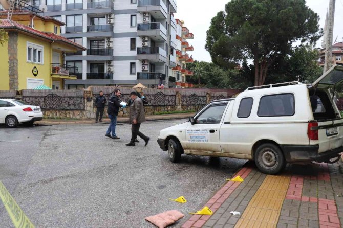Aracıyla Seyir Halindeyken Husumetlileri Tarafından Silahla Yaralandı