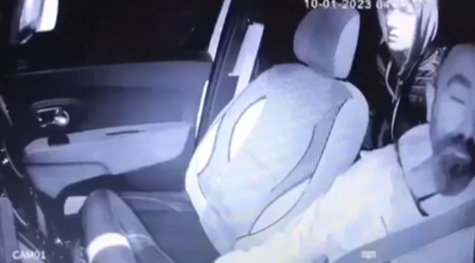 Müşteri Gibi Bindiği Takside Sürücüye Kaldırım Taşı İle Dehşeti Yaşattı