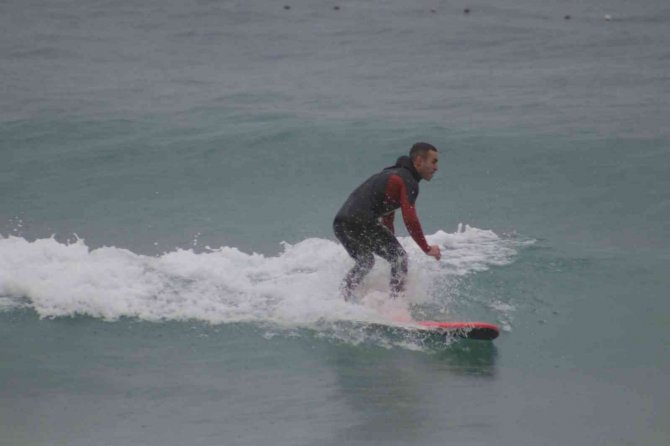 Dalgalar İstenilen Boyuta Ulaşmayınca Şampiyonanın Yeri Değişti