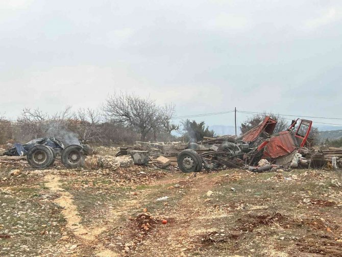 Mersin’de 2 Kişi Ölüme Böyle Gitmiş: Feci Kamyon Kazası Güvenlik Kamerasında