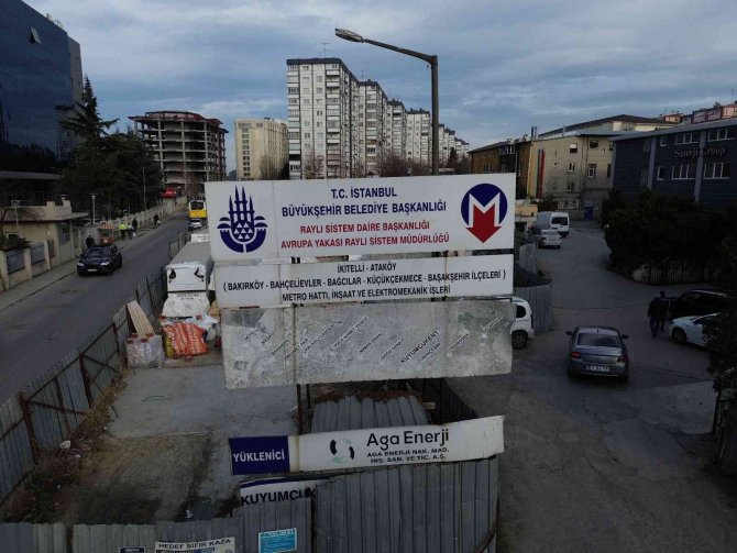 Ataköy-bahariye Metro İnşaatının 3 Yıl Gecikmesine Tepki