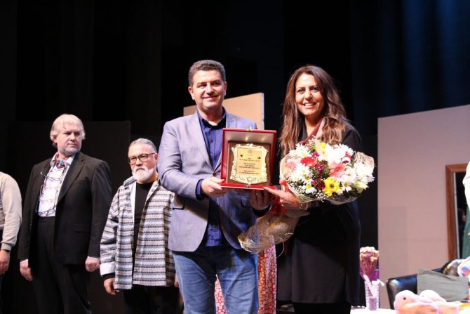 Aydın Büyükşehir Belediyesi Şehir Tiyatroları Perdelerini Açtı