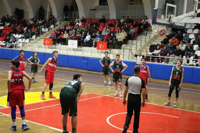 Basketbol U14 Erkekler İ̇l Birinciliği Müsabakaları Sona Erdi