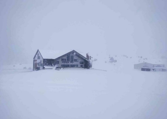 Denizli’nin Yüksek Kesimlerinde Kar Kalınlığı 40 Santime Ulaştı
