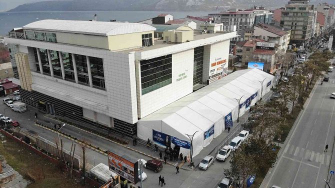 Kitap Fuarında Kürtçe Kitap Standına Yoğun İlgi