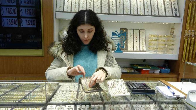 Altın Fiyatları Yeni Yılda Yükselişe Geçti, Yatırımcısının Yüzünü Güldürdü