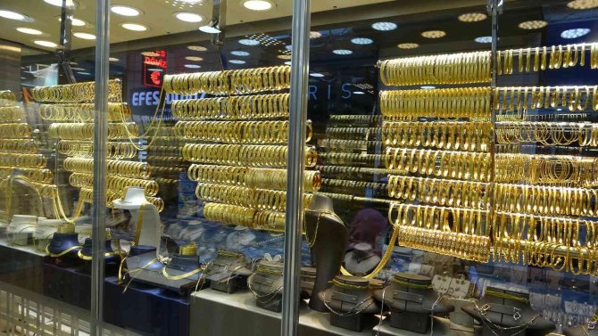 Altın Fiyatları Yeni Yılda Yükselişe Geçti, Yatırımcısının Yüzünü Güldürdü