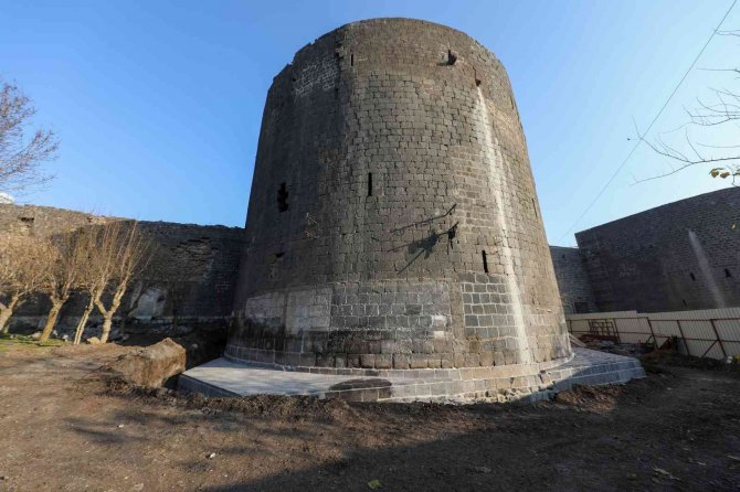 Unesco Listesindeki Diyarbakır Surları’nda Hatalı Çimento Harcı Söküldü