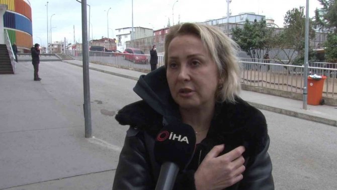 Ümraniye’de Ortaokul Öğrencisi Kız, Okuldaki Öğrenciler Tarafından Darbedildi