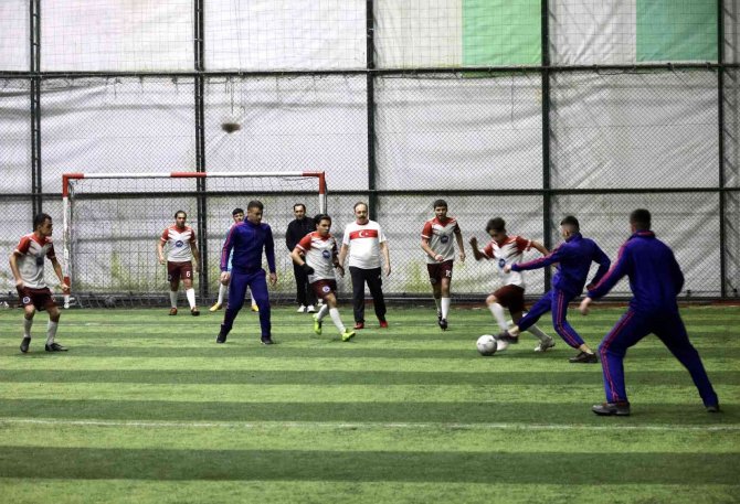 Sevgi, Kardeşlik Ve Dostluk İçin Forma Giydiler