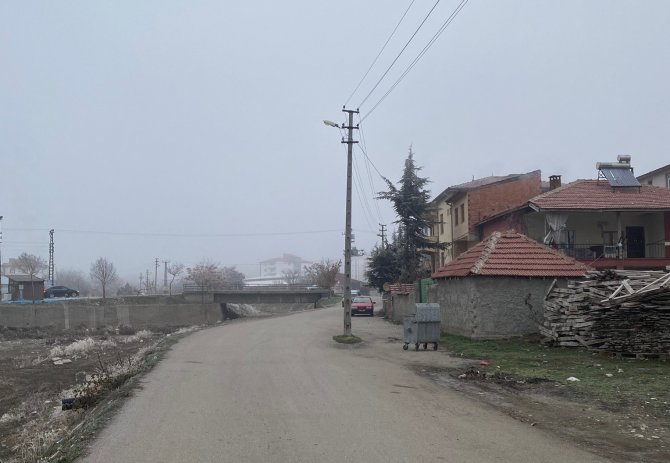 Valilik’ten Yol Ortasında Kalan Direklerle İlgili Açıklama