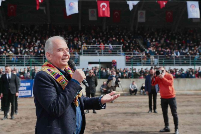 Denizli’de Hafta Sonu 120 Pehlivan Deve Güreşecek