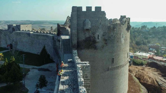 Unesco Listesindeki Diyarbakır Surları’nda Hatalı Çimento Harcı Söküldü