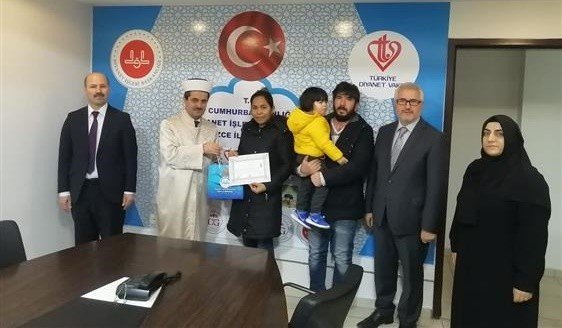 Filipinler Vatandaşı "Aleyna" İsmini Alarak Müslüman Oldu