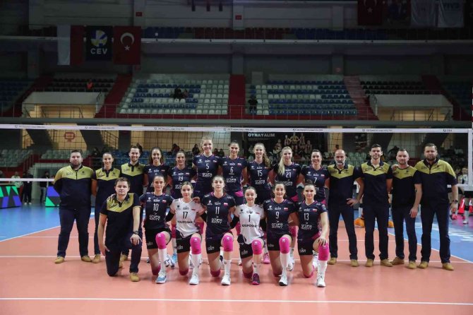 2023 Cev Şampiyonlar Ligi: Eczacıbaşı Dynavit: 3 - Grupa Azoty Chemik Police: 1